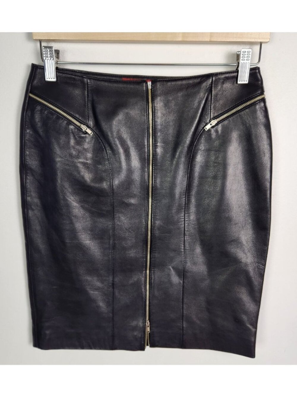 Nicola Berti USA Women's Sz. 6 Front Zip Black Leather Short Skirt